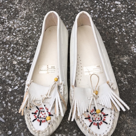 unknown Shoes - Embellished white sequin Flat Moccasins 9(M